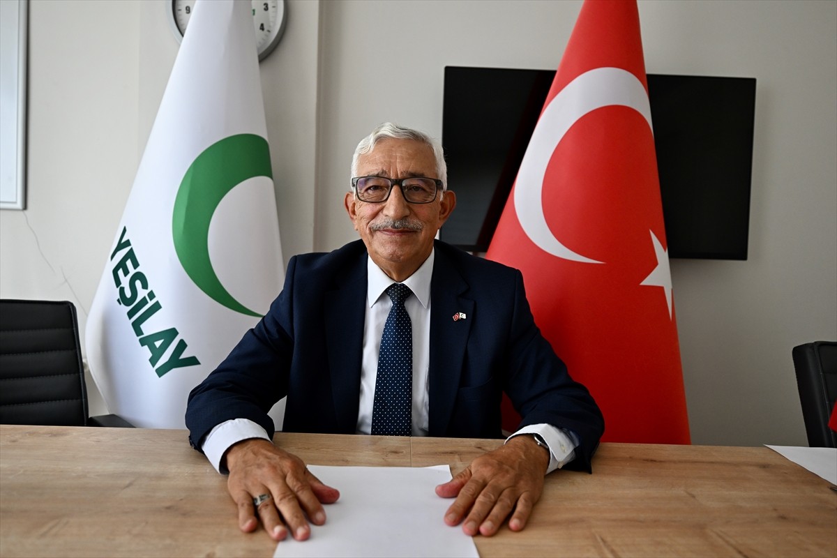 Yaklaşık 25 yıl önce öğrencilerine örnek olmak için sigarayı bırakan 74 yaşındaki İsmail Korkmaz...