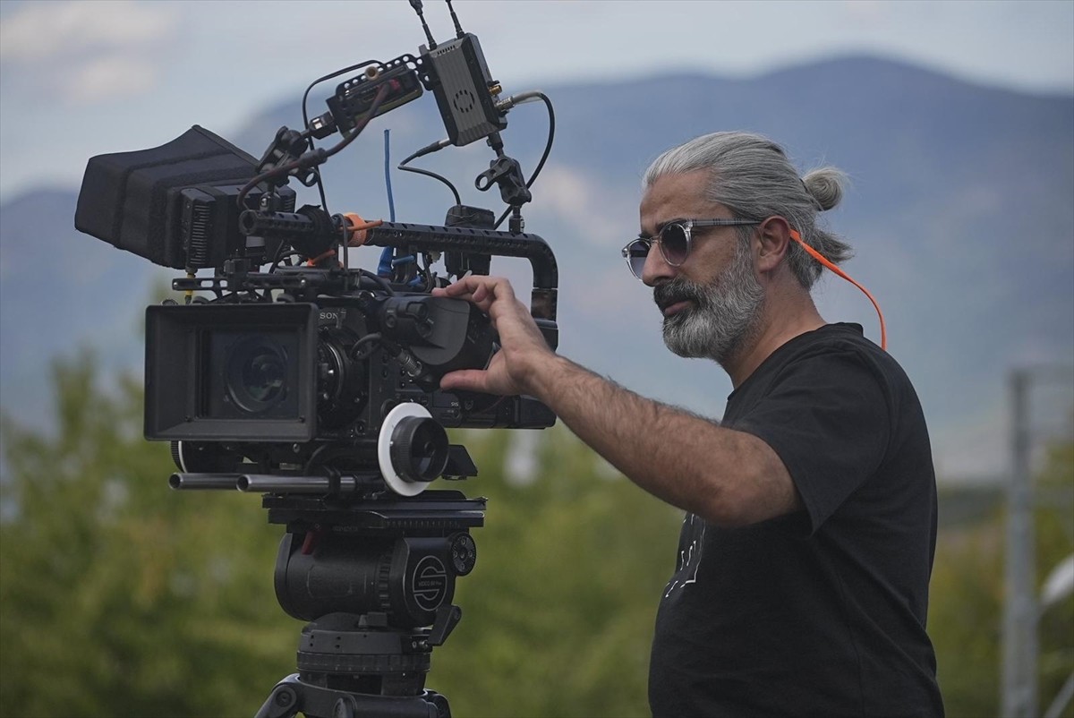 Yazar ve yönetmen Abdulhamit Güler'in katılımıyla gerçekleştirilecek "Temel Sinema Eğitimi"...