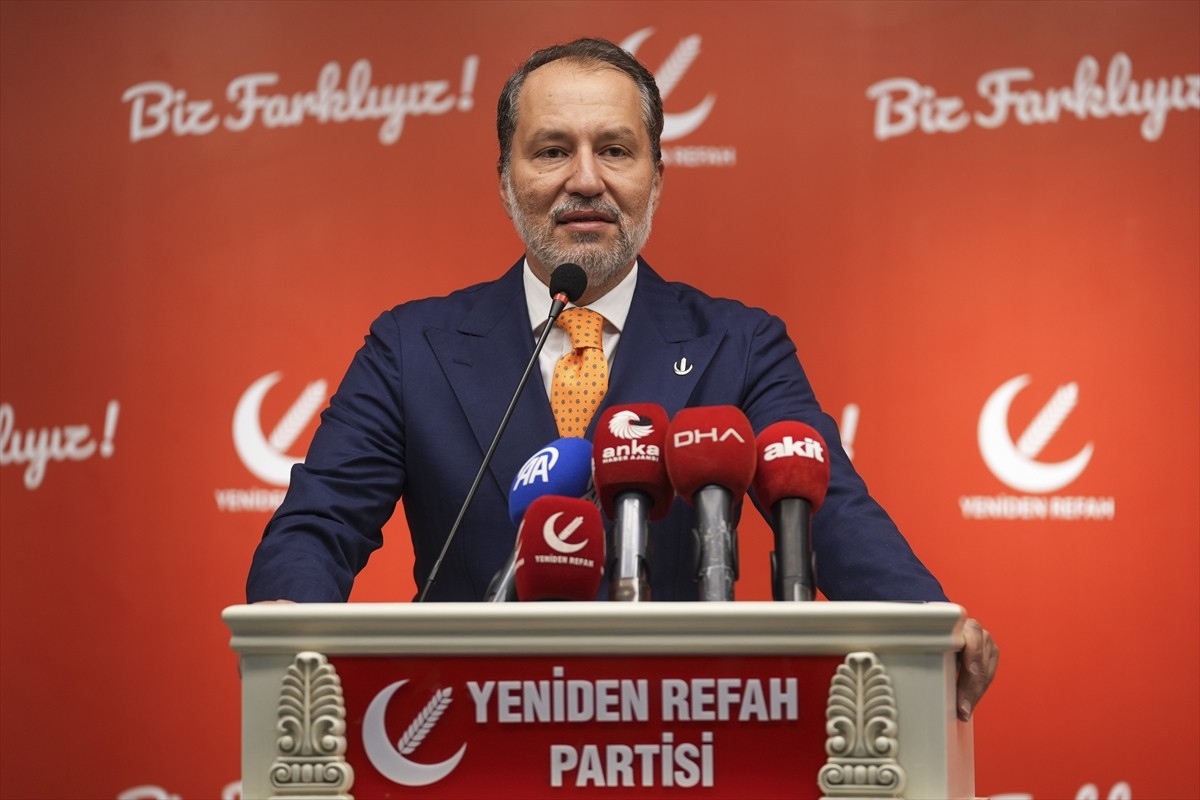 Yeniden Refah Partisi Genel Başkanı Fatih Erbakan, partisinin genel merkezinde düzenlenen il...