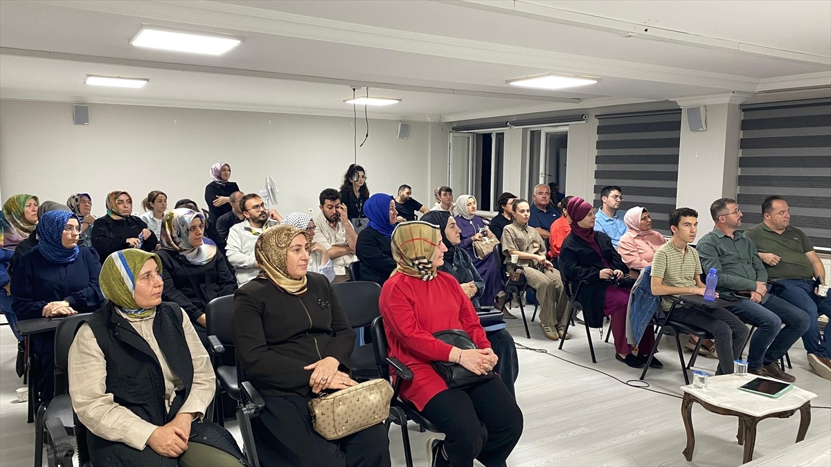 Yeşilay Çorum Şubesi'nde "Sigara ve Doğurganlık" konulu konferans gerçekleştirildi. Hitit...