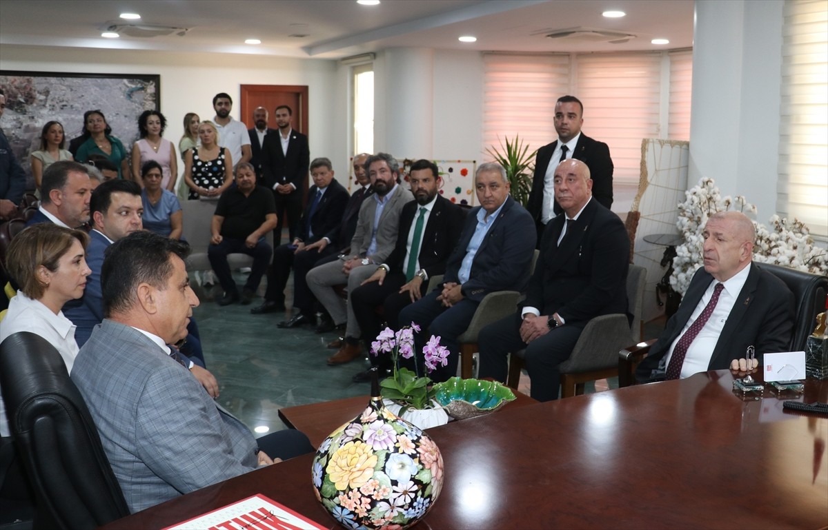 Zafer Partisi Genel Başkanı Ümit Özdağ (sağ 1), Adana'da çeşitli ziyaretler gerçekleştirdi. Özdağ...