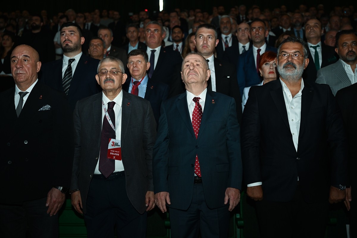 Zafer Partisinin 3. Olağanüstü Tüzük Kongresi, Altınpark Kongre ve Fuar Merkezi'nde...