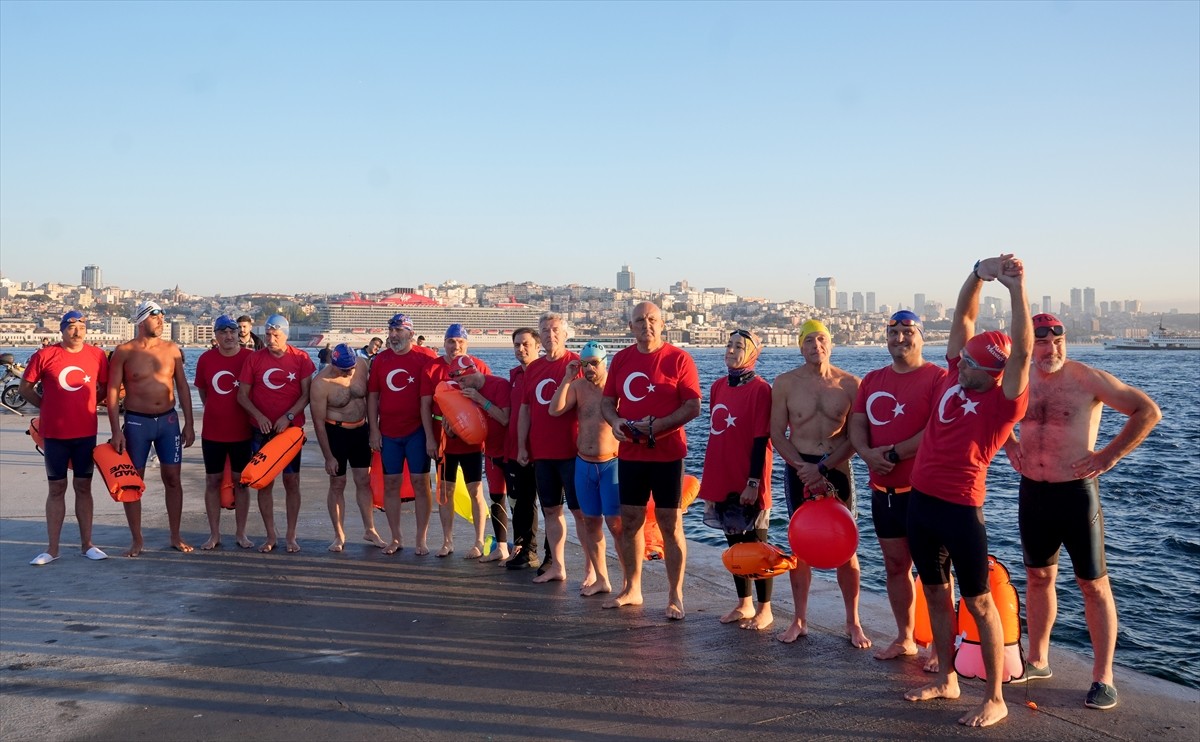  Zeytinburnu Yüzme Spor Kulübü açık su yüzücüleri, Gazze'ye doğru yola çıkan Küresel Sumud...