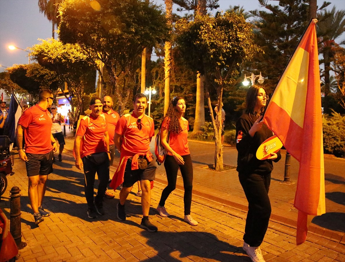 13. FAI Dünya Yamaç Paraşütü Hedef Şampiyonası, 36 ülkeden 143 sporcunun katılımıyla Antalya'nın...