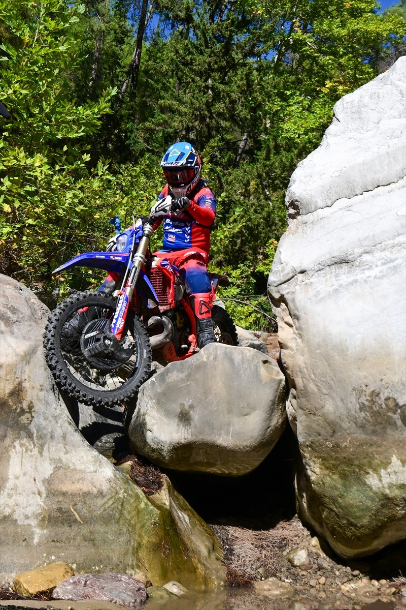 16. Sea To Sky Enduro Motosiklet Yarışı'nın orman etabında birinciliği Alman sporcu Manuel...