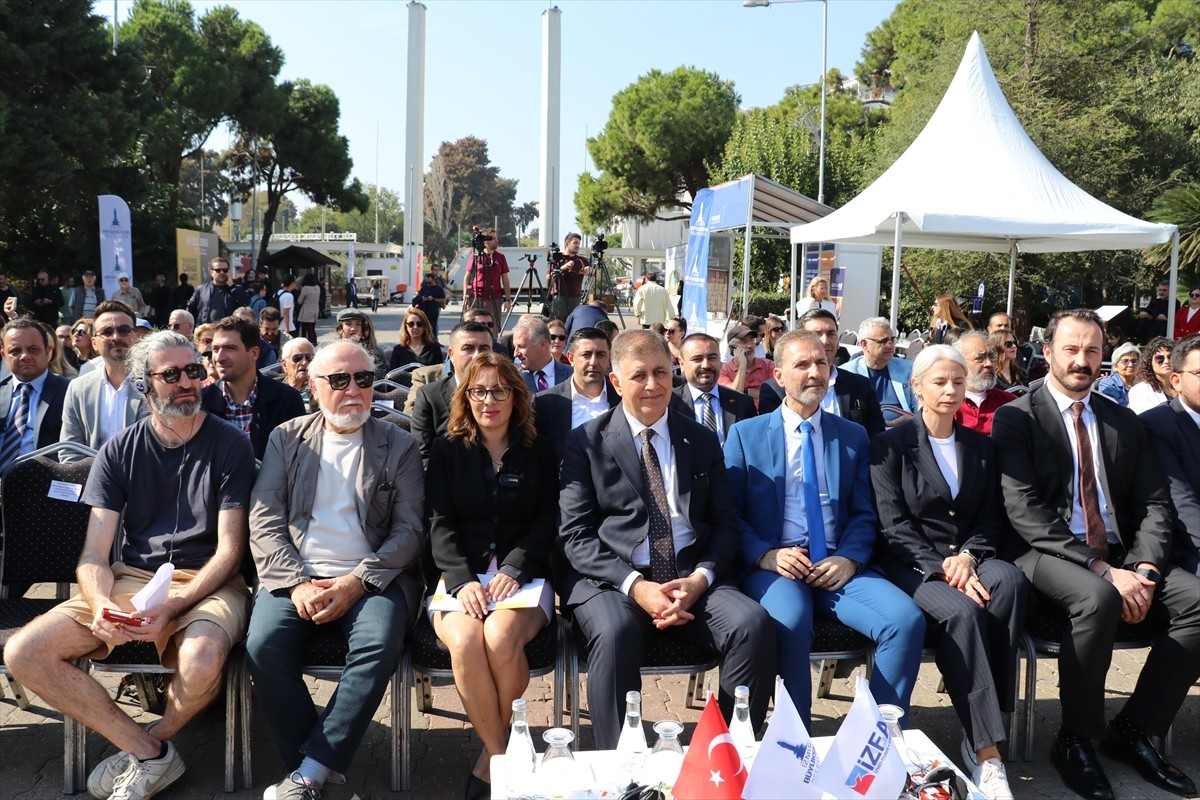 6. İzmir Kitap Fuarı (İZKİTAP) kitapseverler için kapılarını açtı. İzmir Büyükşehir Belediyesi ev...