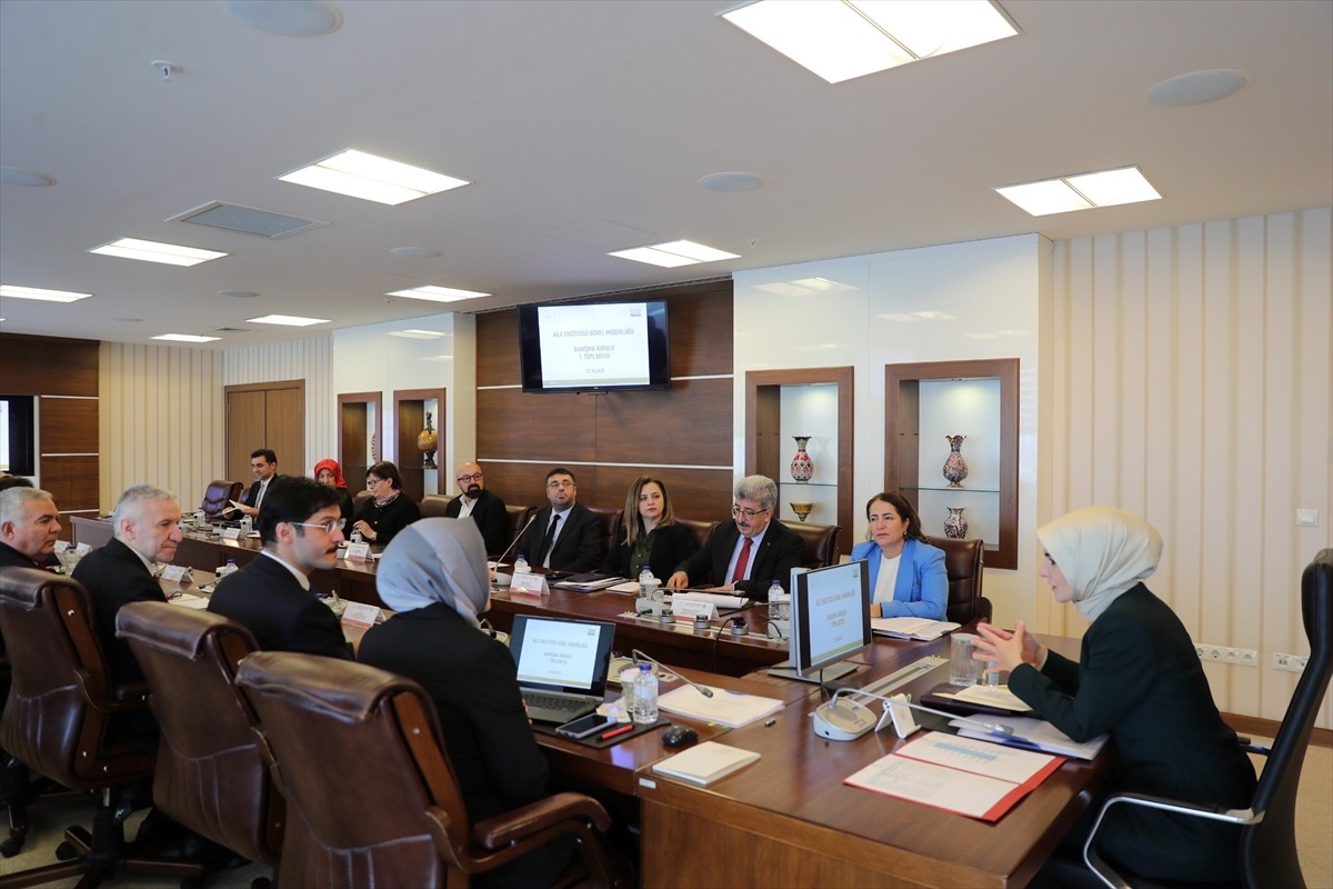 Aile ve Sosyal Hizmetler Bakanı Mahinur Özdemir Göktaş, aile yapısının güçlendirilmesine yönelik...