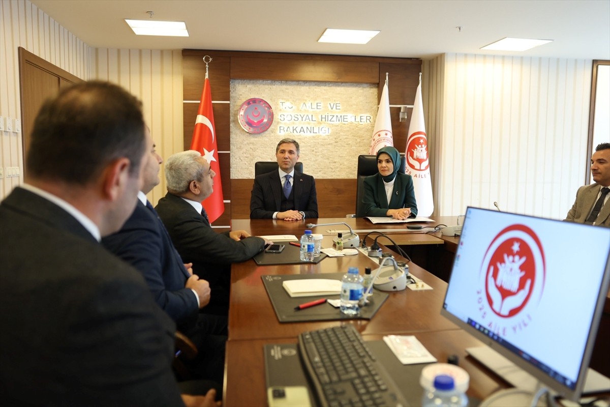 Aile ve Sosyal Hizmetler Bakanı Mahinur Özdemir Göktaş, AK Parti Genel Başkan Yardımcısı ve Dış...