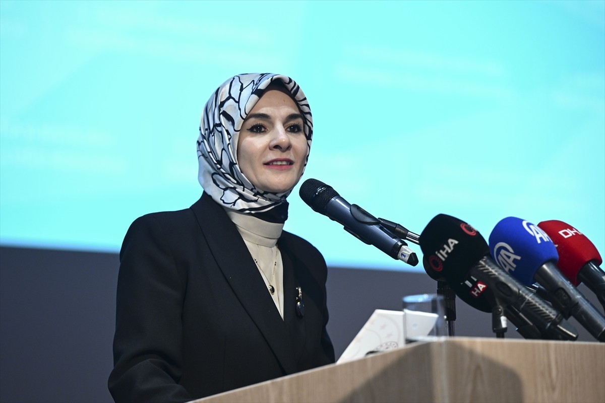  Aile ve Sosyal Hizmetler Bakanı Mahinur Özdemir Göktaş,  İstanbul Aydın Üniversitesi'nde...