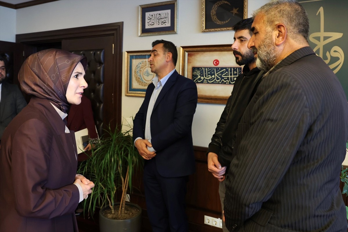 Aile ve Sosyal Hizmetler Bakanı Mahinur Özdemir Göktaş, Van Gölü kıyısında cansız bedeni bulunan...