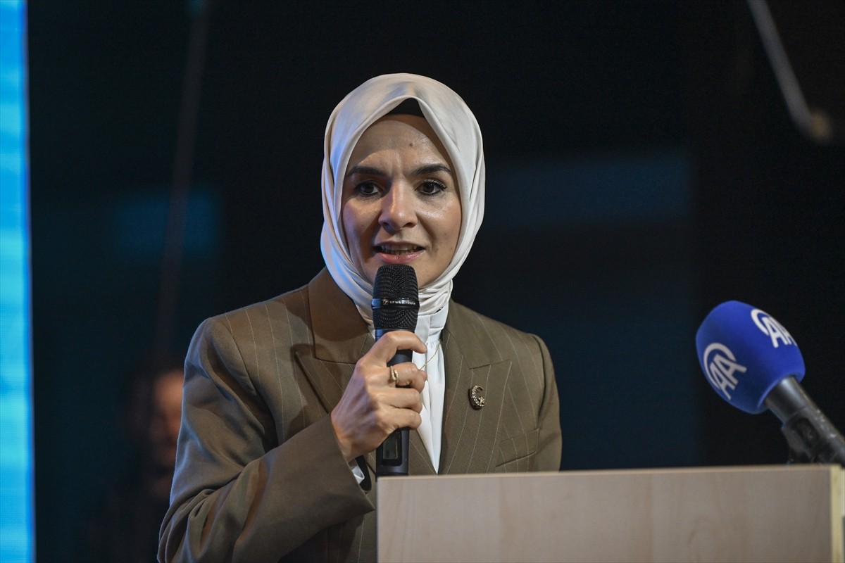 Aile ve Sosyal Hizmetler Bakanı Mahinur Özdemir Göktaş, Yüzyılın Aile ve Gençlik Hareketi Derneği...