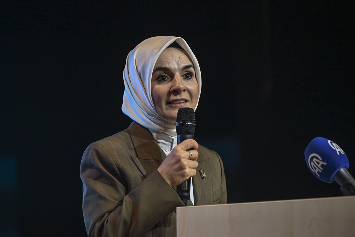 Aile ve Sosyal Hizmetler Bakanı Mahinur Özdemir Göktaş, Yüzyılın Aile ve Gençlik Hareketi Derneği...