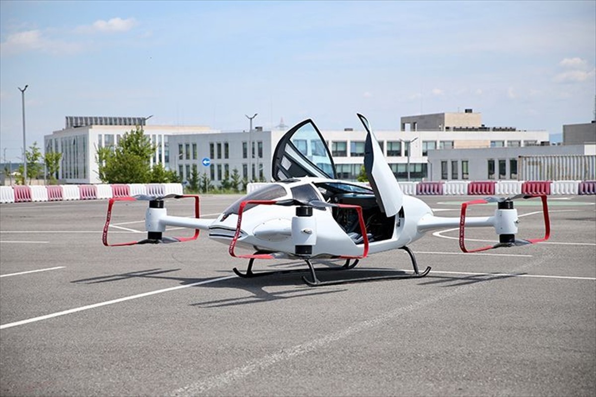 AirCar Teknoloji ve Havacılık AŞ tarafından geliştirilen yerli iki kişilik uçan araba AirCar'ın...