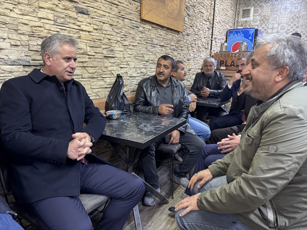 AK Parti Genel Başkan Yardımcısı Hasan Basri Yalçın, Ağrı'da esnaf ziyaretinde bulundu. Yalçın...