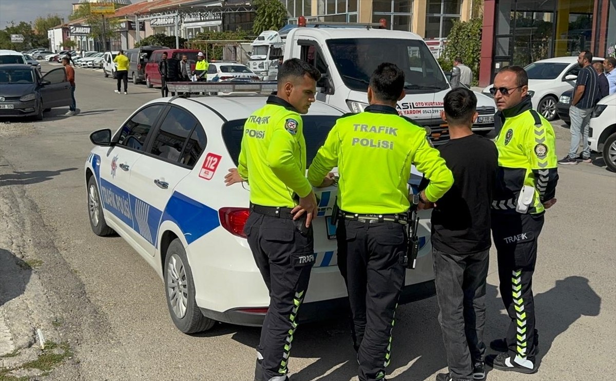 Aksaray'da polisin "dur" ihtarına uymayan çocuk sürücü, kovalamaca sonrası yakalandı.