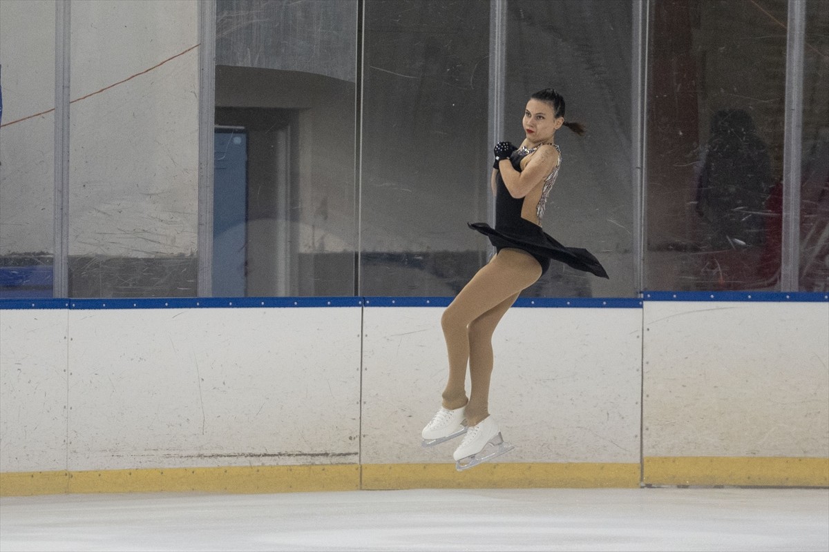 Ankara'da düzenlenen Uluslararası Artistik Buz Pateni Gordion Kupası başladı. Ümitköy Buz Sporları...