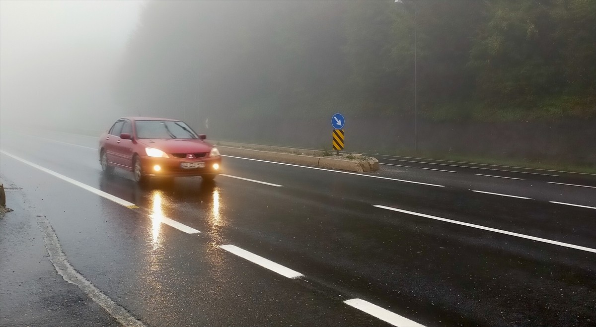 Ankara ve İstanbul arasındaki ulaşımı sağlayan önemli güzergahlardan D-100 kara yolunun Bolu Dağı...