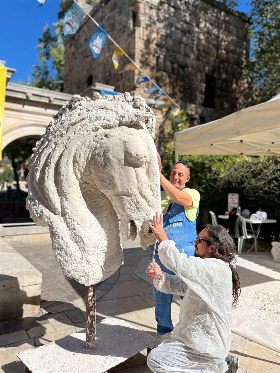 Antalya'da bu yıl 10'uncusu gerçekleştirilen "Uluslararası Kaleiçi Old Town Festivali", sergi...