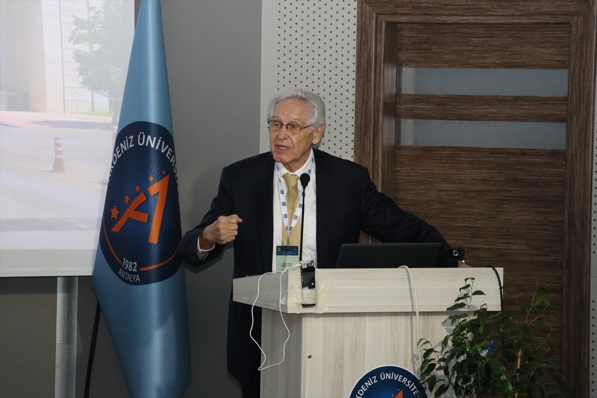 Antalya'da bu yıl 5'incisi düzenlenen "Uluslararası Tarım ve Gıda Etiği Kongresi" başladı. Tarım...