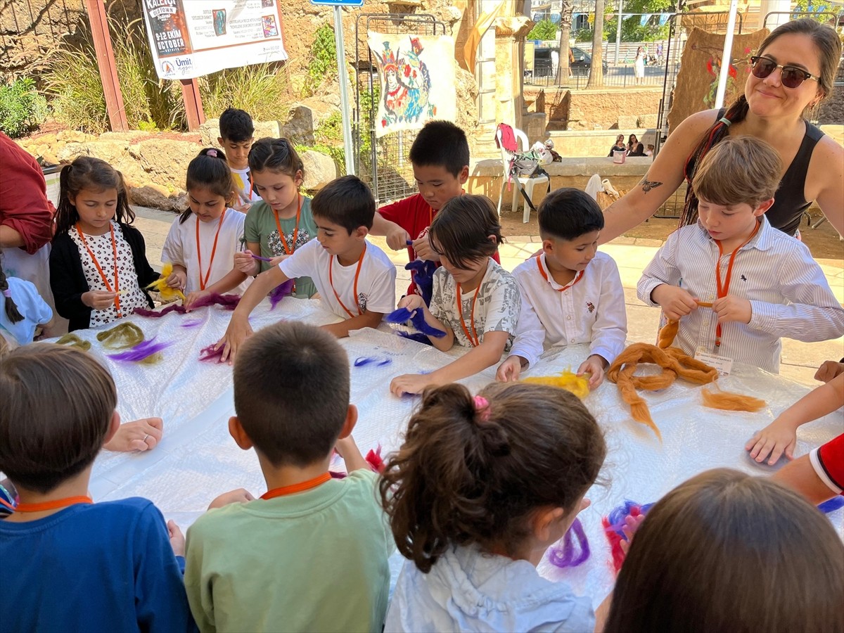 Antalya'da, Muratpaşa Belediyesince bu yıl 10'uncusu düzenlenen Uluslararası Kaleiçi Old Town...