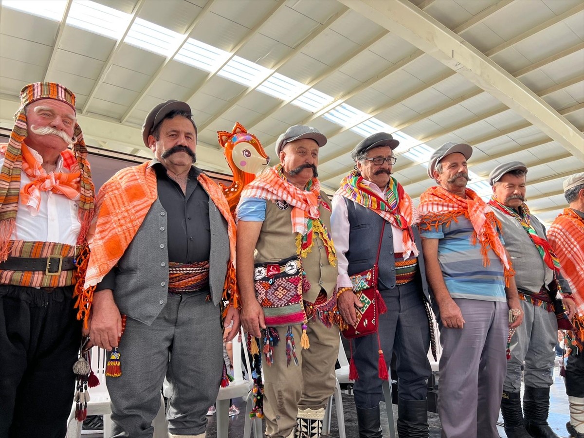 Antalya'nın Kaş ilçesinde Yörük Şenliği düzenlendi. Festival kapsamında "En gösterişli pala bıyık"...