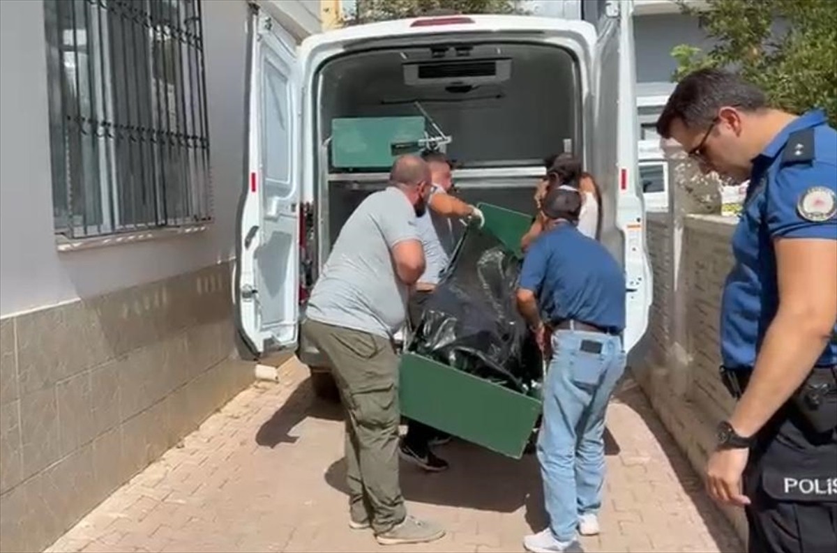 Antalya'nın Kepez ilçesinde 10 gün önce cezaevinden çıkan bir kadın, arkadaşının evinde ölü...