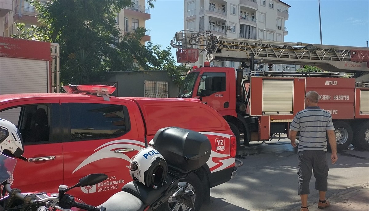 Antalya'nın Manavgat ilçesinde evde çıkan yangın itfaiye ekiplerince söndürüldü. İtfaiye ekipleri...