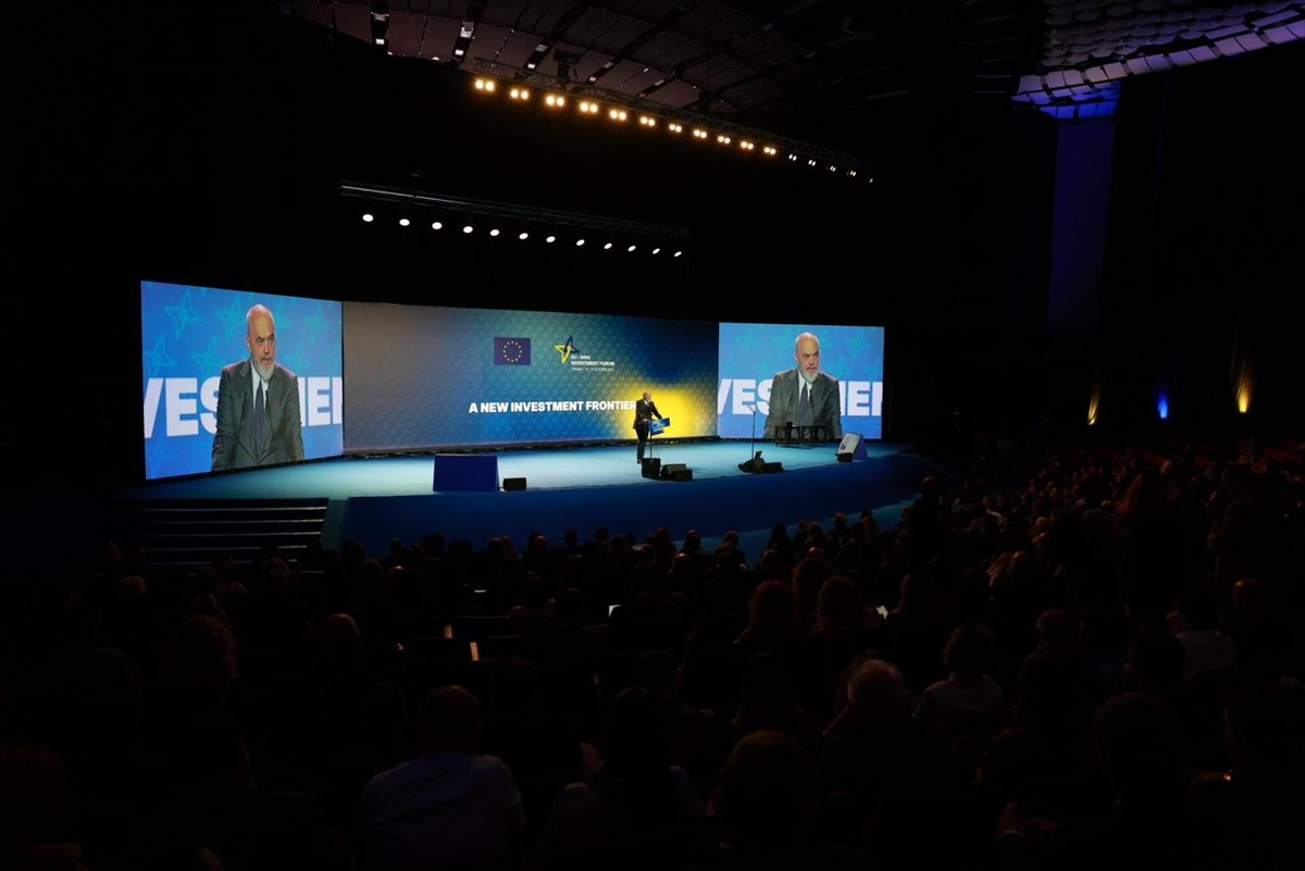 Arnavutluk'un başkenti Tiran'da "Avrupa Birliği (AB)-Batı Balkanlar Yatırım Forumu" başladı....