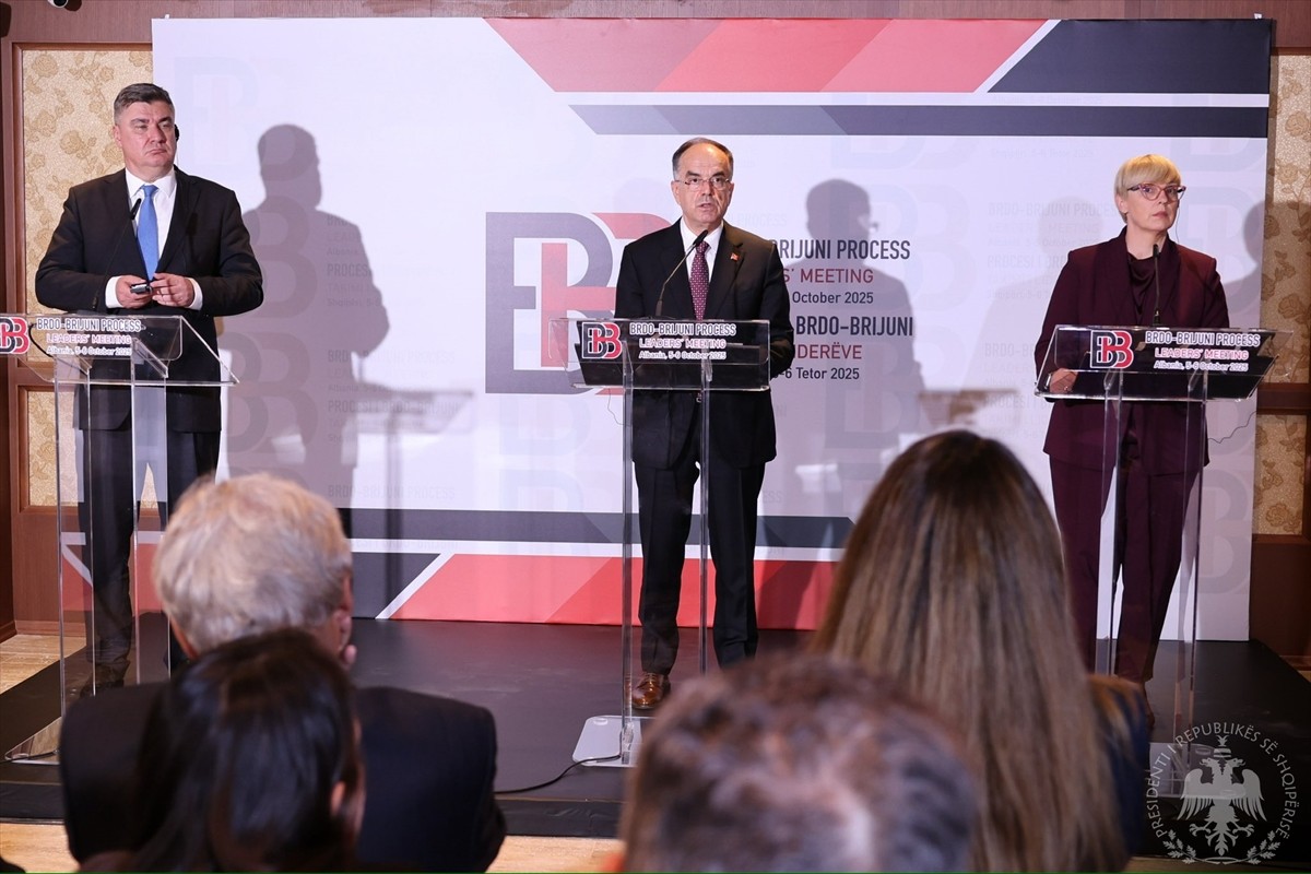 Arnavutluk'un batısındaki Kavaje şehrinde "Brdo-Brijuni Süreci" Liderler Zirvesi düzenlendi. Batı...