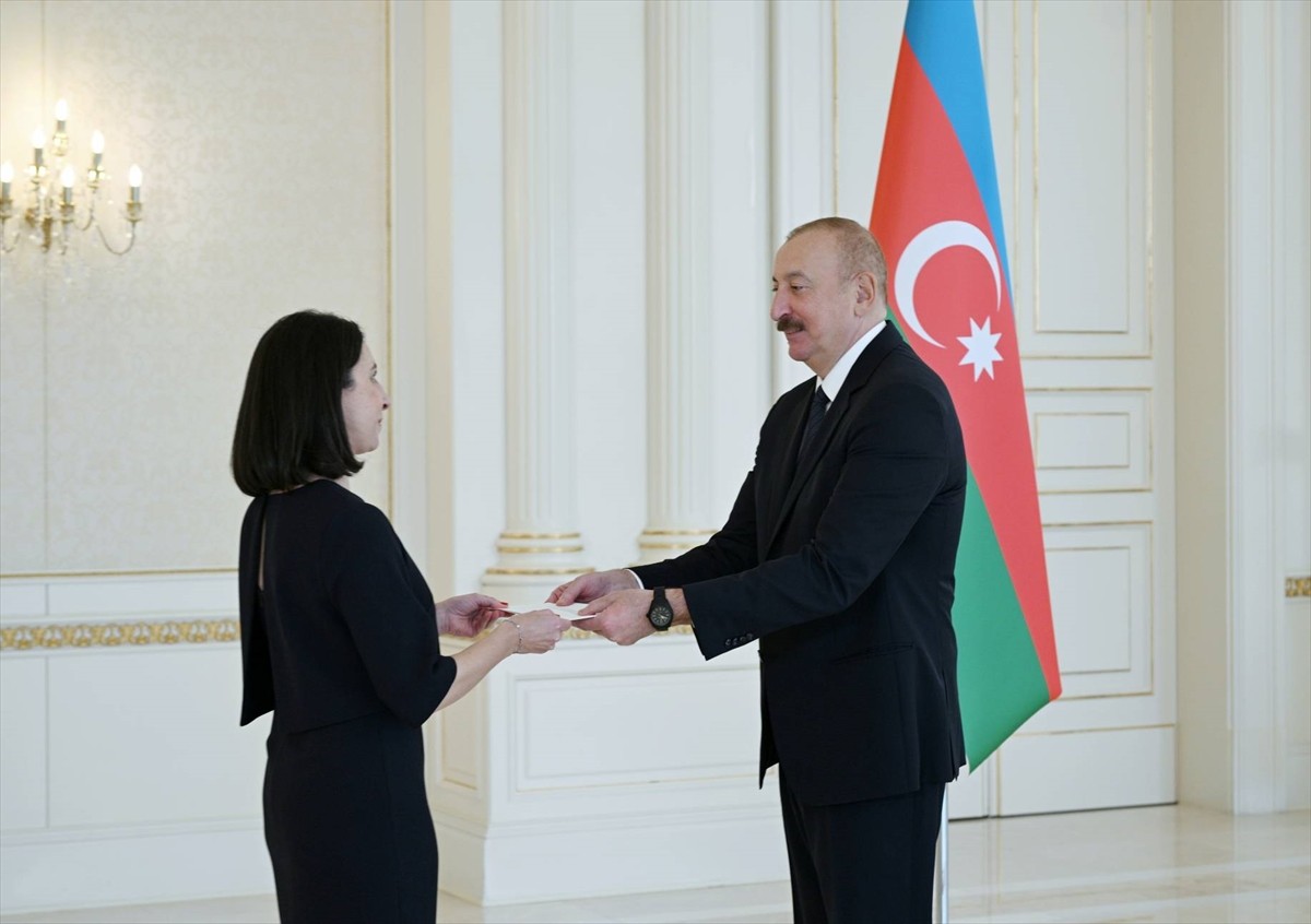 Azerbaycan Cumhurbaşkanı İlham Aliyev, Fransa'nın Azerbaycan'a yeni atanan Büyükelçisi Sophie...
