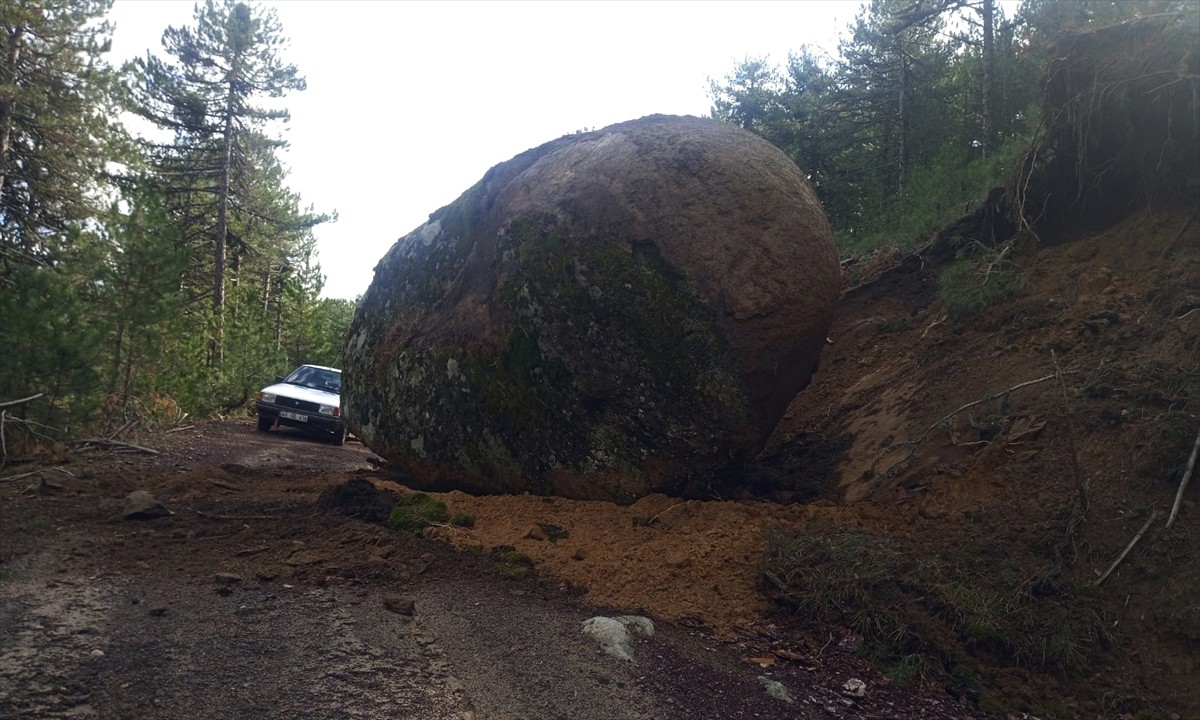 Balıkesir'in Sındırgı ilçesinde meydana gelen 6,1 büyüklüğündeki depremin ardından, Kütahya'nın...