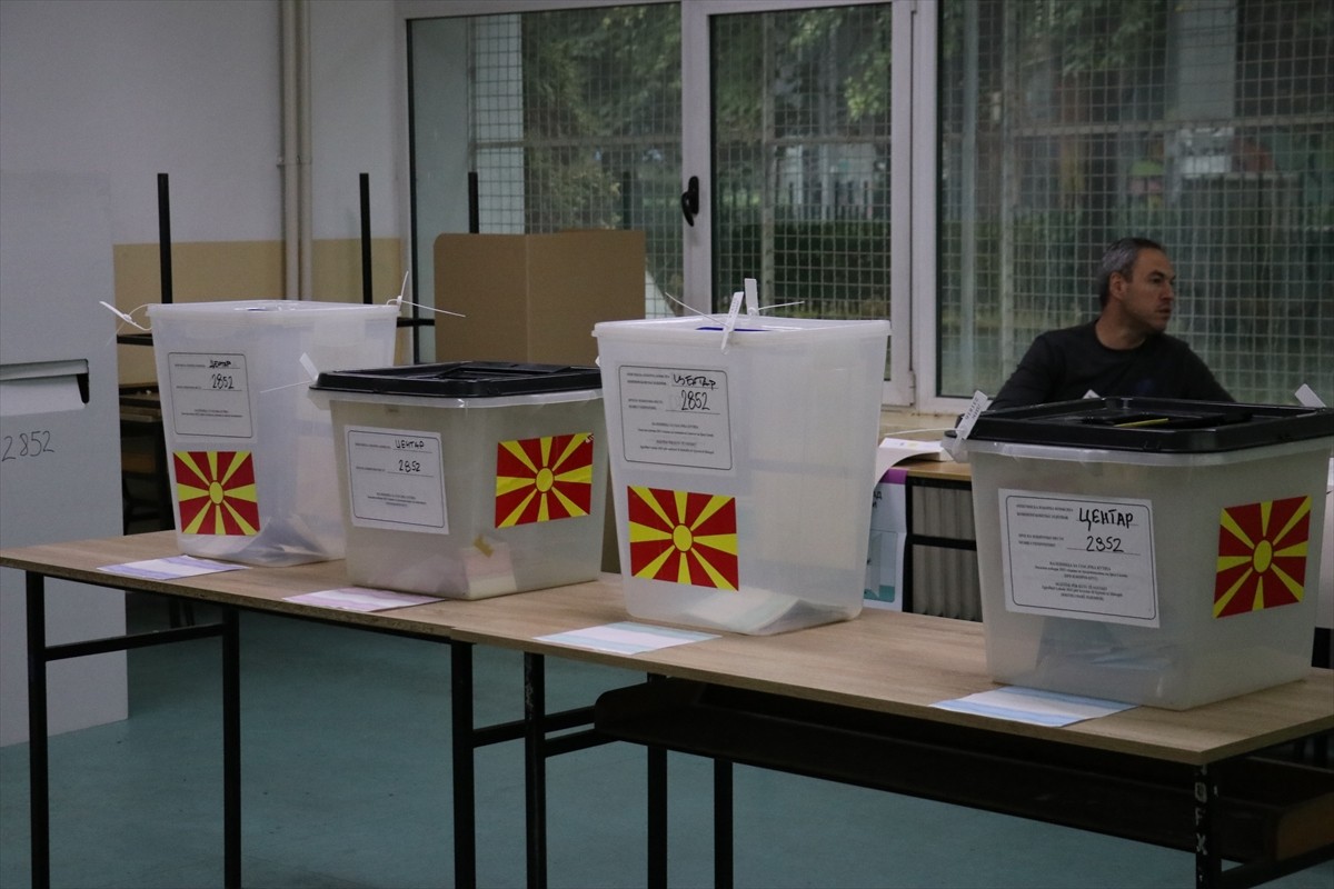 Balkan ülkesi Kuzey Makedonya'da yerel seçim için oy kullanma işlemi başladı. Ülkedeki seçmenler...