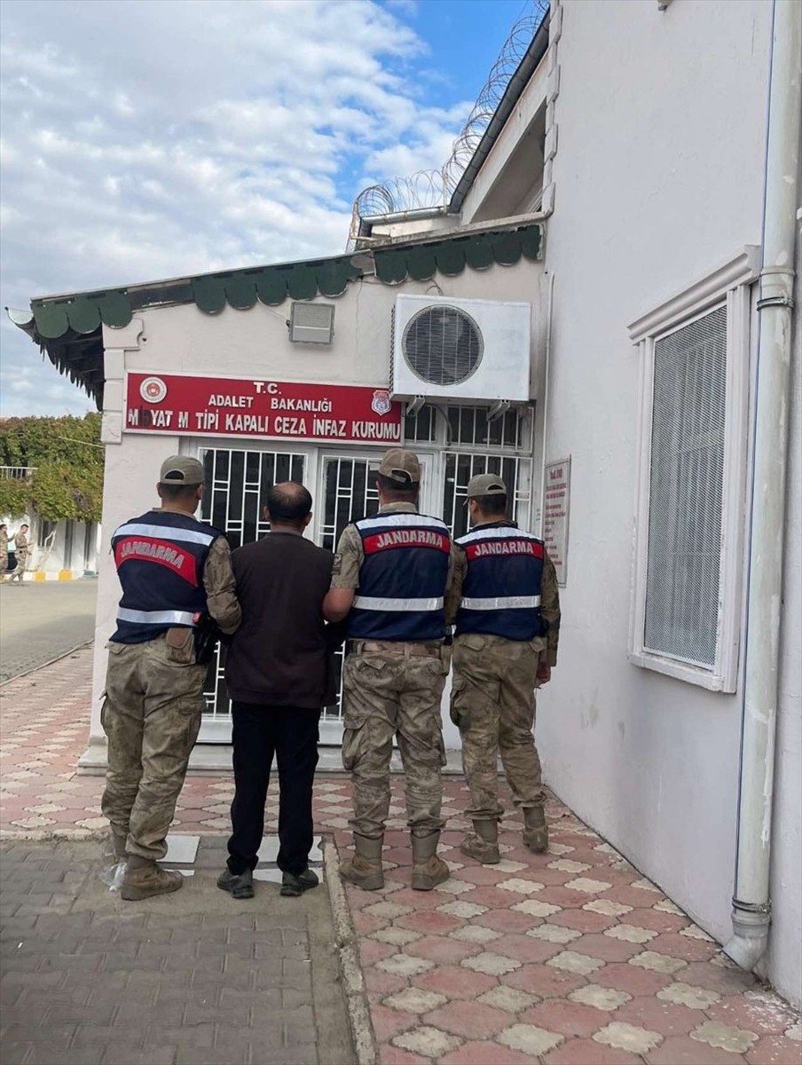 Batman'da FETÖ'ye üye olmak suçundan hakkında 6 yıl 3 ay kesinleşmiş hapis cezası bulunan firari...