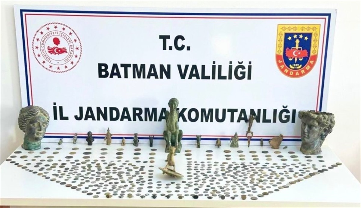 Batman’da düzenlenen tarihi eser operasyonunda, 802 sikke, 29 obje, 2 büst ve heykel ele...