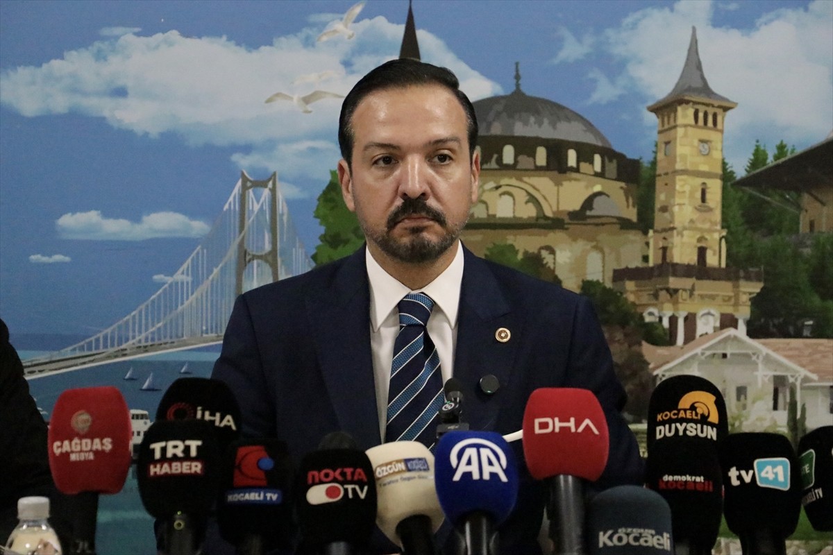 Bir dizi program için Kocaeli'ye gelen AK Parti Genel Başkan Yardımcısı Kürşad Zorlu, Valiliği...