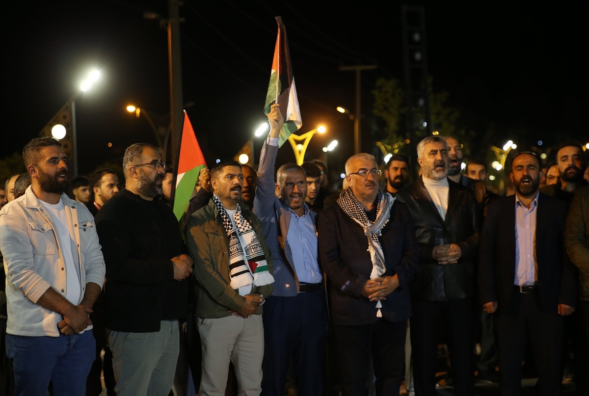 Bitlis'te, ablukayı kırmak ve insani yardım ulaştırmak amacıyla Gazze'ye doğru yol alan Küresel...