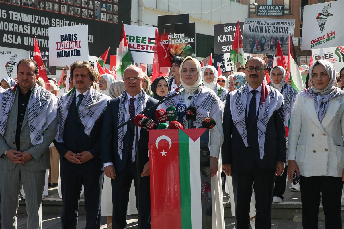 Bursa'da AK Parti İl Kadın Kolları Başkanlığı'nca "Gazze İçin Sessiz Çığlık" etkinliği...