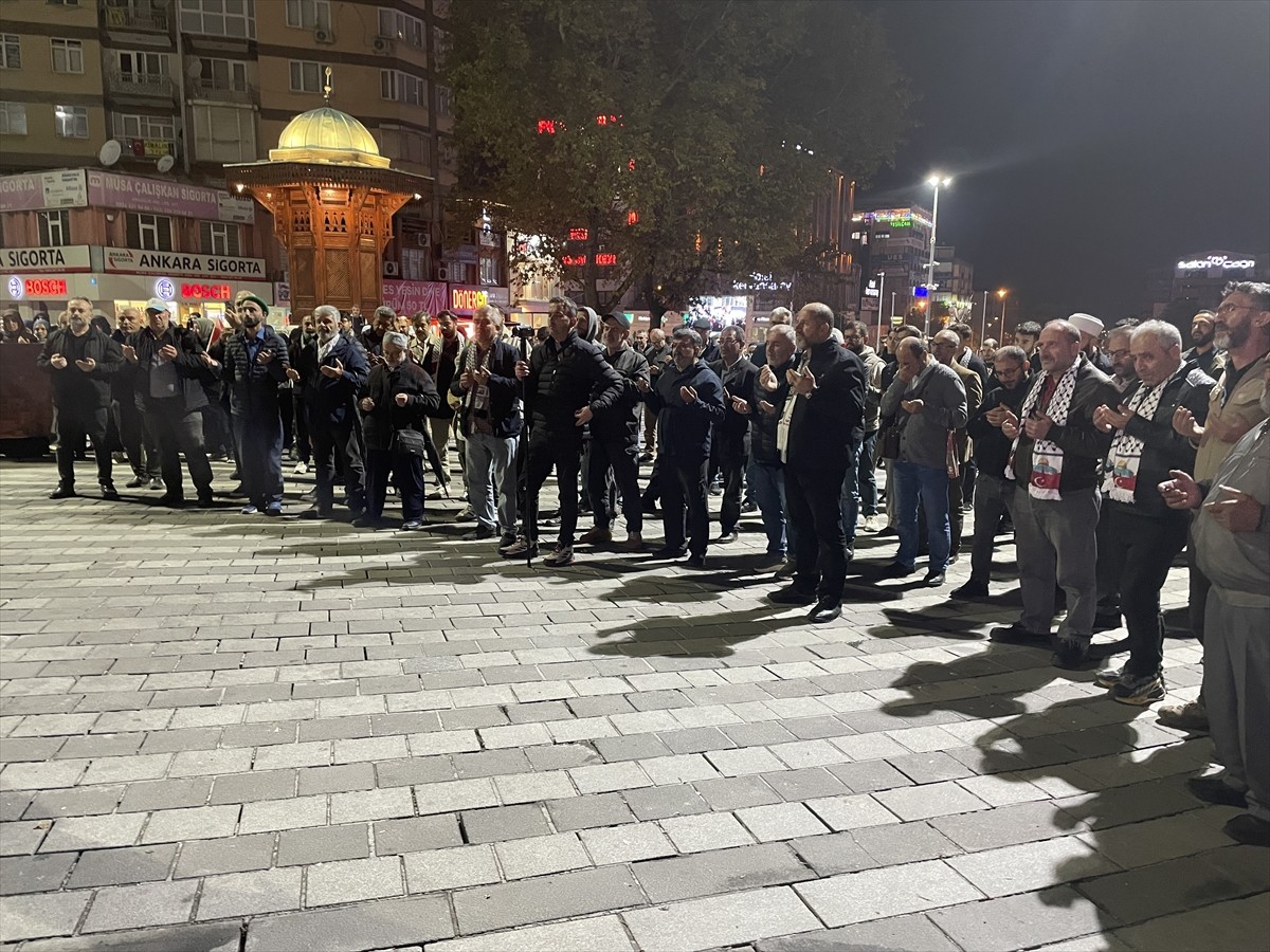 Bursa'da, Özgürlük Filosu Koalisyonu'ndaki gemilere İsrail'in düzenlediği saldırı protesto edildi....