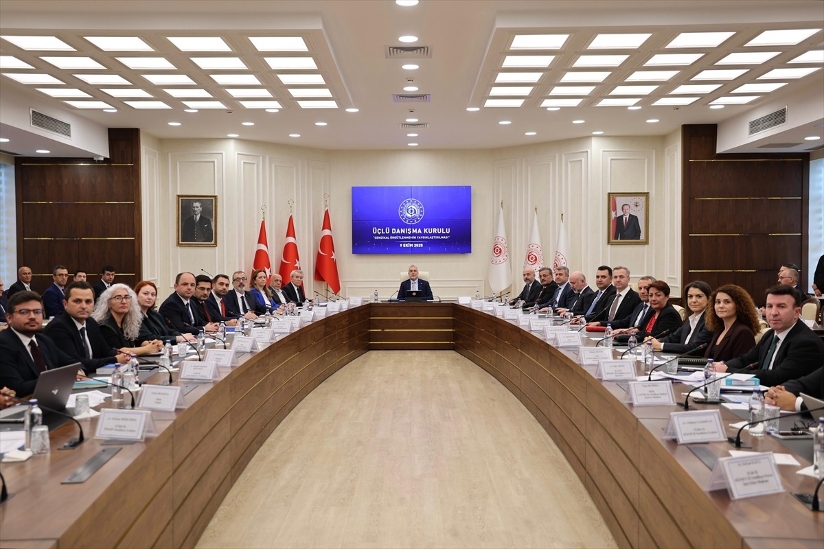 Çalışma ve Sosyal Güvenlik Bakanı Vedat Işıkhan, Üçlü Danışma Kurulu toplantısını "Sendikal...