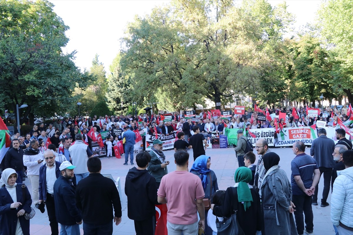 Çankırı'da Gazze'ye insani yardım ulaştırmak amacıyla yola çıkan ve İsrail'in saldırısına uğrayan...