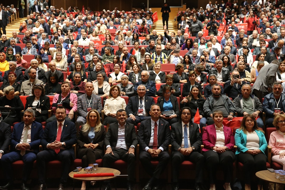 CHP Denizli 39. Olağan İl Kongresi Nihat Zeybekci Kongre ve Kültür Merkezi'nde yapıldı. CHP Grup...