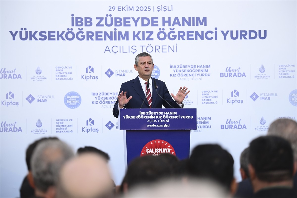 CHP Genel Başkanı Özgür Özel, İstanbul Büyükşehir Belediyesinin (İBB) Şişli'deki Zübeyde Hanım...