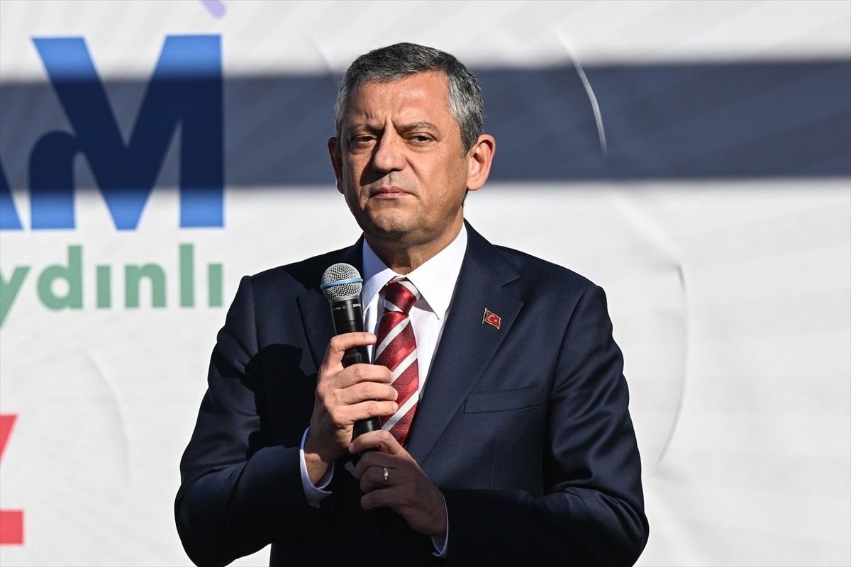 CHP Genel Başkanı Özgür Özel, Tuzla Belediyesi'nin kültür, sanat ve yaşam merkezi Tuzla Yaşam...