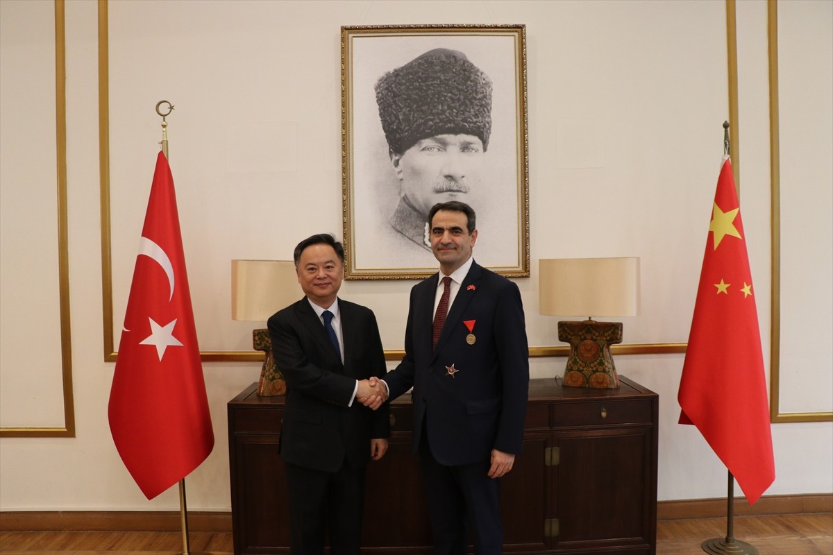 Çin'de, Cumhuriyet'in 102. yılı, Pekin Büyükelçiliğinde düzenlenen resepsiyonla kutlandı....