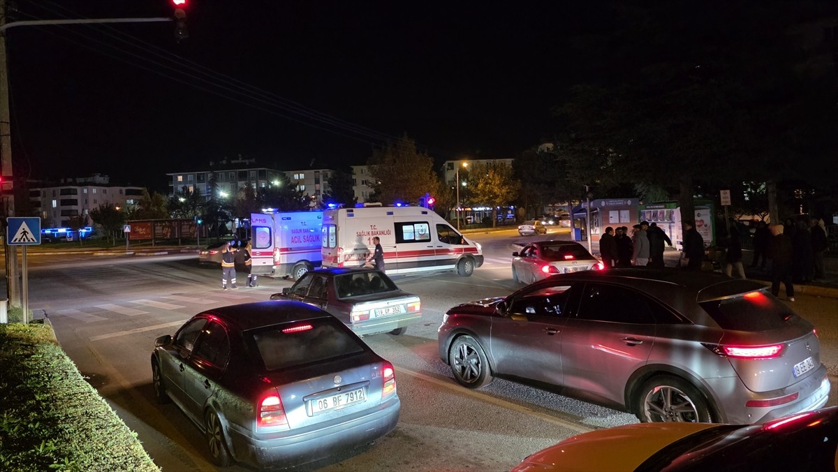 Çorum'da motosikletin devrilmesi sonucu yaralanan 2 kişi hastanede tedavi altına alındı. İhbar...