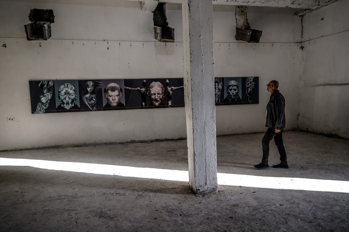 Çukurova Çağdaş Sanat, Kültür ve Eğitim Vakfı tarafından düzenlenen "2. Akdeniz Bienali"nin...