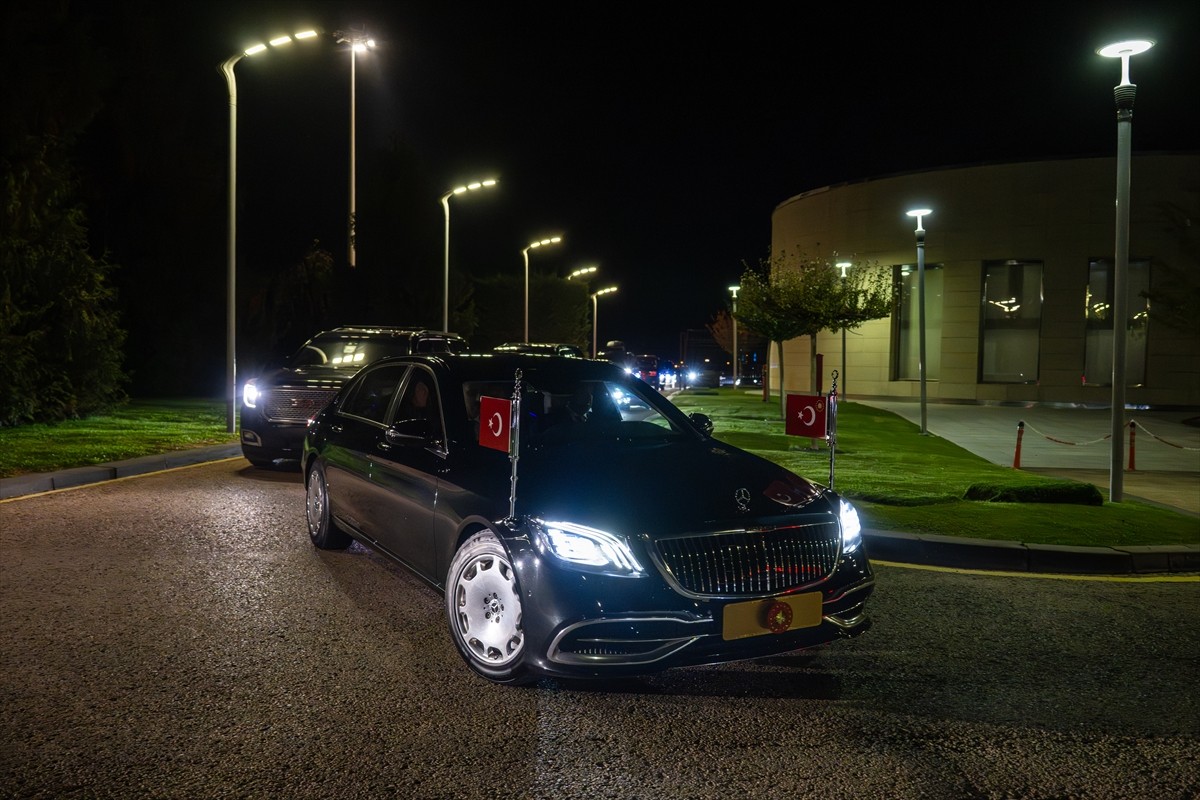 Cumhurbaşkanı Recep Tayyip Erdoğan, "Şarm el-Şeyh Barış Zirvesi" için bulunduğu Mısır'daki...