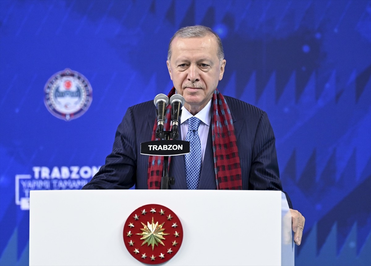 Cumhurbaşkanı Recep Tayyip Erdoğan, Trabzon’da Hayri Gür Spor Salonu'nda düzenlenen, yapımı...