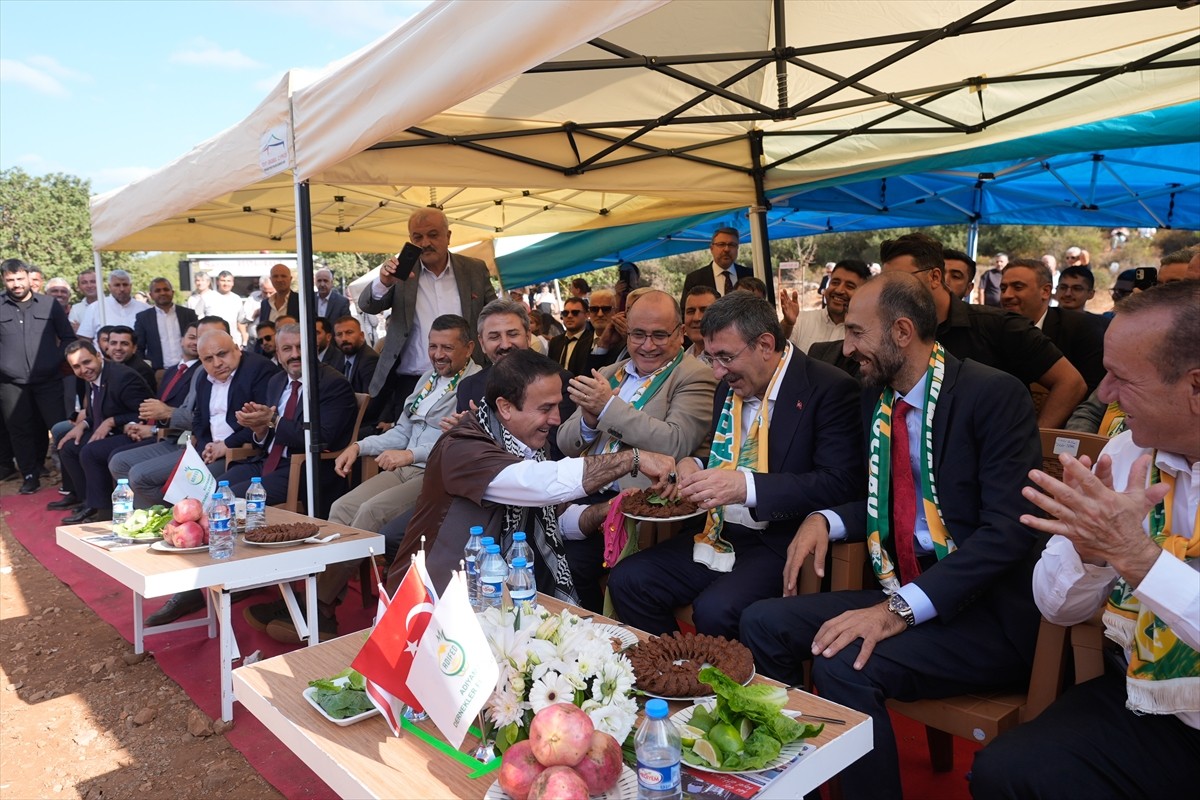 Cumhurbaşkanı Yardımcısı Cevdet Yılmaz (sağ 3), KTC ziyareti kapsamında Adıyaman Dernekler...