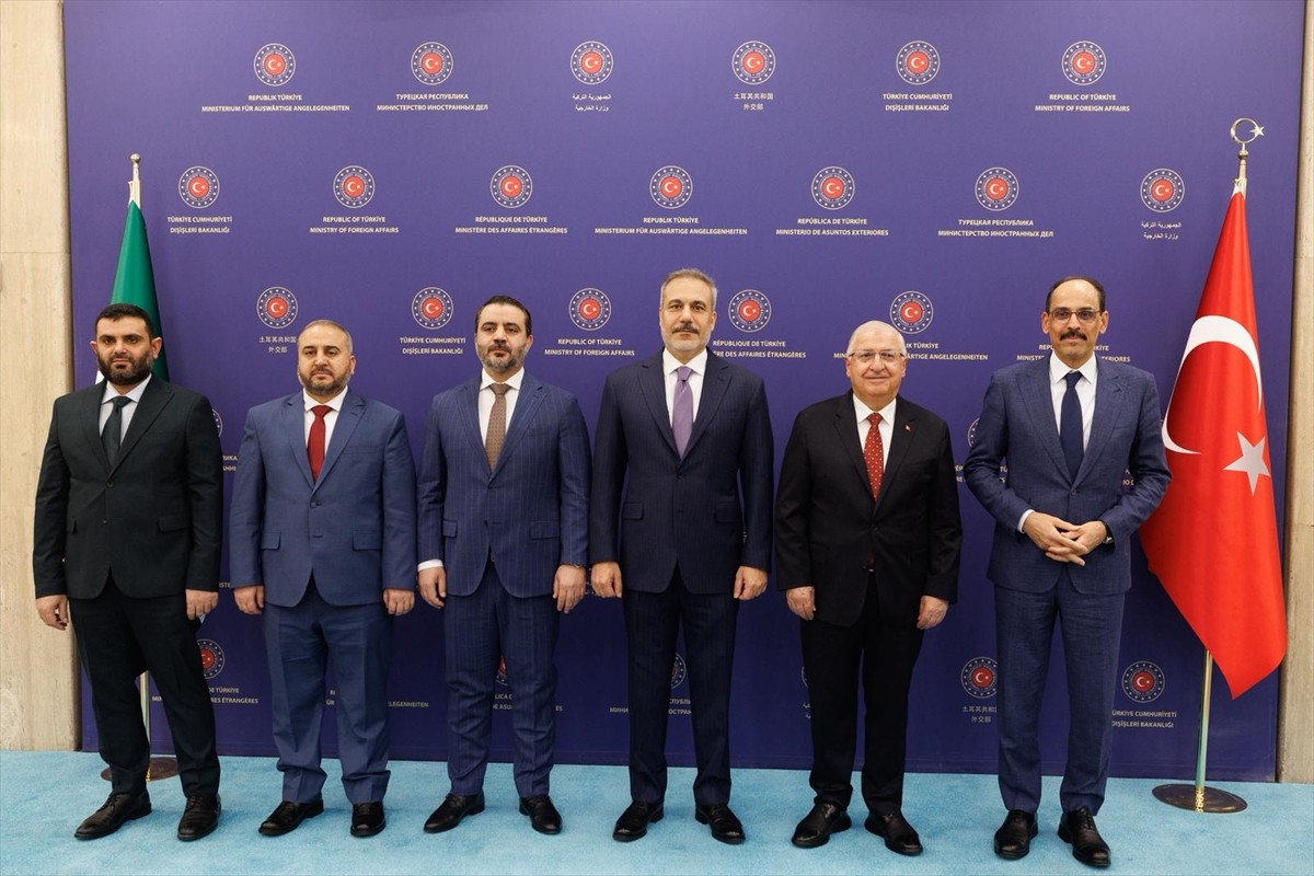Dışişleri Bakanı Hakan Fidan (sağ 3), Milli Savunma Bakanı Yaşar Güler (sağ 2) ve Milli İstihbarat...